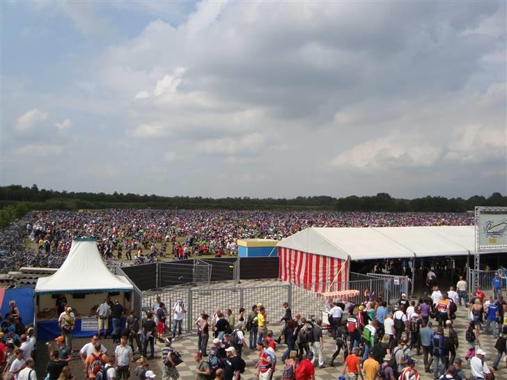 MotoGP TT Assen - Fik lige et billed af p-pladsen inde de alle var kørt igen... billede 132