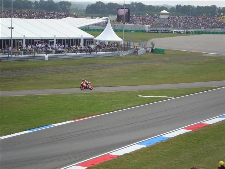 MotoGP TT Assen - Så begynde kørerne at komme på banen, og den første Honda går i pit igen... billede 94