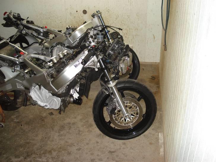 Genopbyg af honda cbr 400 rr Fireblade efter styrt i 06   - Forgaffel samt resten af fronten monteret billede 9