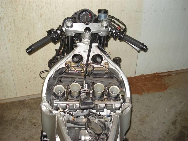 Genopbyg af honda cbr 400 rr Fireblade efter styrt i 06   billede 18