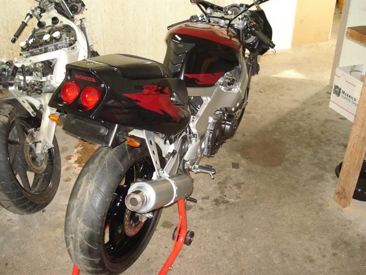 Genopbyg af honda cbr 400 rr Fireblade efter styrt i 06   billede 35