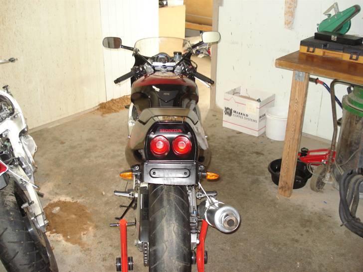 Genopbyg af honda cbr 400 rr Fireblade efter styrt i 06   - Frontkåben monteret
 billede 37