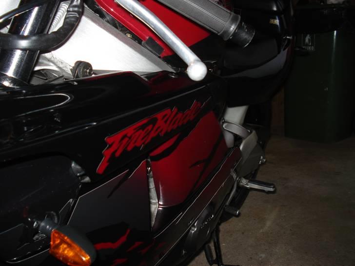 Genopbyg af honda cbr 400 rr Fireblade efter styrt i 06   - Fireblade endelig hjemme igen :D billede 46