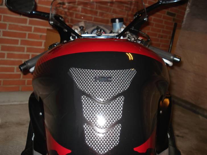 Genopbyg af honda cbr 400 rr Fireblade efter styrt i 06   - HRC tank pad billede 47