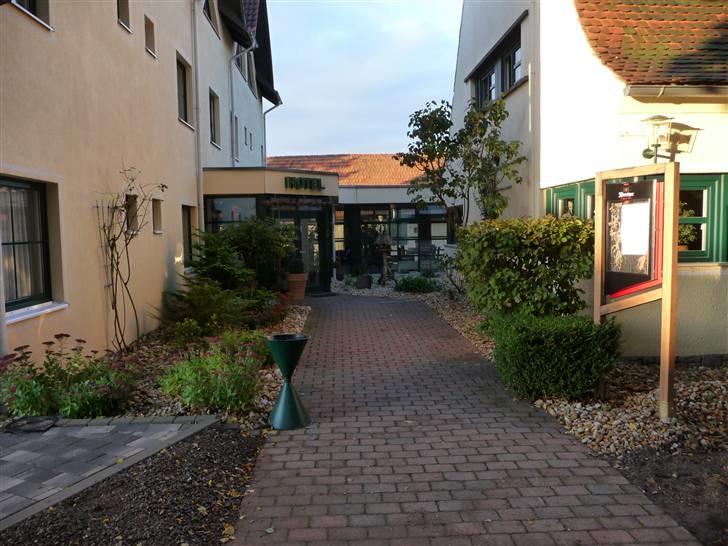 Harzen efterårsferien 2009. - Fremme ved vores dejlige hotel ved navn: Hotel fünf Linden ****
Meget anbefalelsesværdigt, gode værelser, super mad og vin. Her indgangspartiet. billede 3