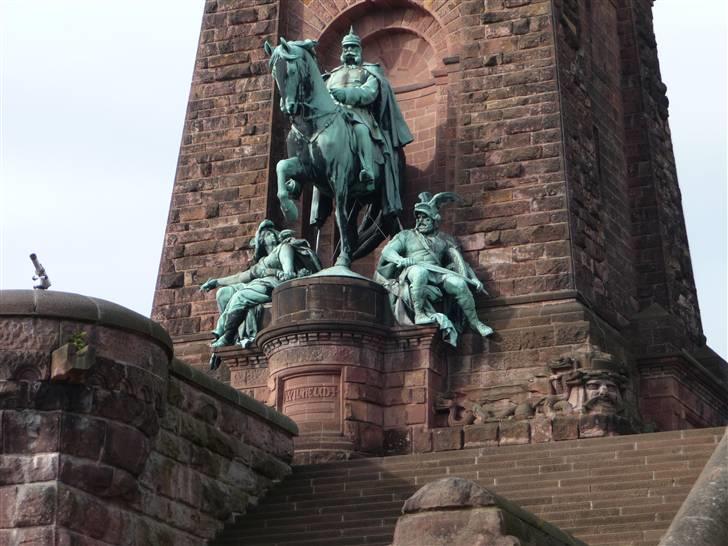 Harzen efterårsferien 2009. - Her er han så - der Kaiser.
10 meter høj.... billede 5