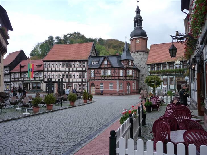 Harzen efterårsferien 2009. - Efter museumsturen indtager vi frokost i en rigtig Harz- by ved navn Stolberg, meget gammel og hyggelig. billede 10