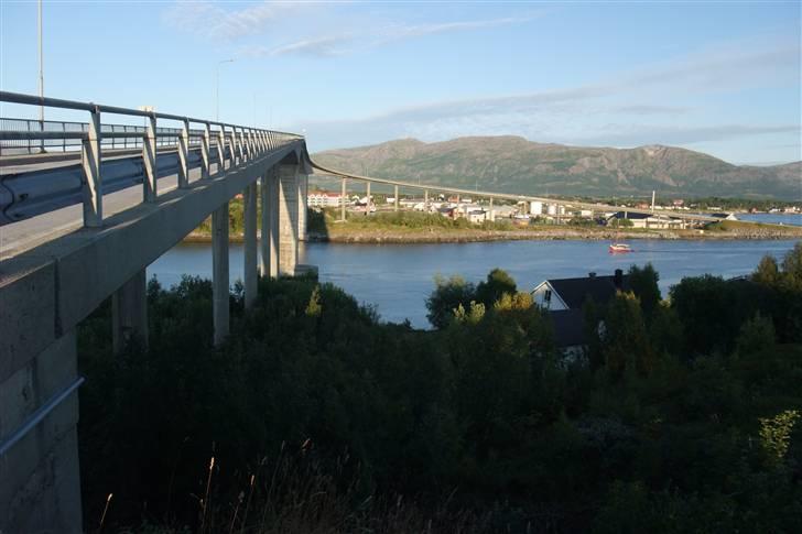 Tur til Polarcirklen, Norge sommeren 2009 del 2 - Bro i nærheden af Torghatten ved en by som hedder... pas!... billede 114