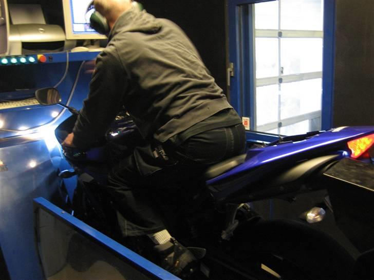 Lidt blandet R1 sjov... - En tur på rullefelt hos forhandleren... billede 6