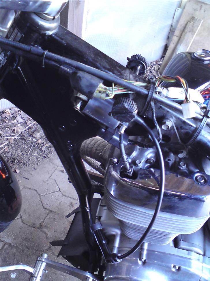 LS650 - Efter at have talt med Enghave motor, så tilbød en mekaniker at teste min tændspole. For énten var det tændspolen eller CDI'en.

Hele ledningsnettet og alt hvad jeg har lavet er blevet indspiceret.

Tændspolen er testet Defekt ! billede 290