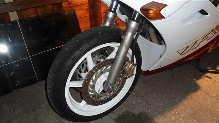 Projekt skadet VFR 750 RC6-1 - Af med forskærm på tysk cykel billede 17