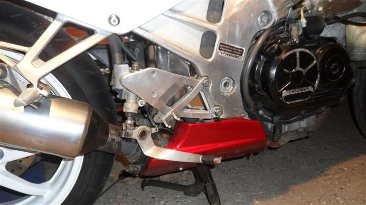Projekt skadet VFR 750 RC6-1 - Nederste skjold er flyttet over til dansk cykel billede 19