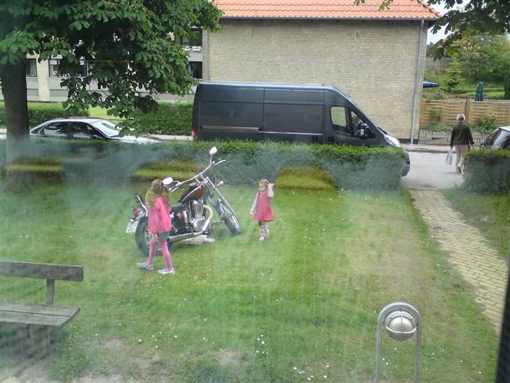 LS650 - På familiebesøg trækker selv små personer sig nærmere og siger "waaauuu den ser farlig ud"

:oD billede 327