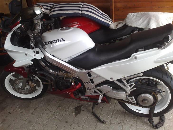 Projekt skadet VFR 750 RC6-1 - Projektet nærmer sig en afslutning. billede 23