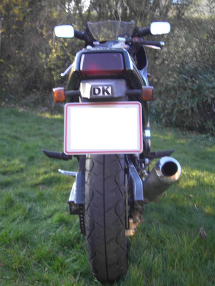 Væk med den grimme Gsx-r 250 røv! - HORROR!!! lidt svært at se nummerpladelyset på dette billede (bedste jeg havde) men den plast ting der står "DK" på, går ca 5mc bag ud. billede 1