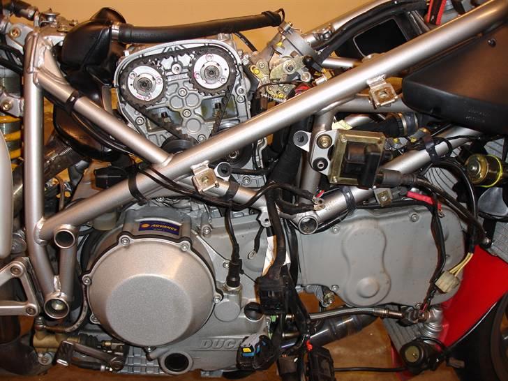 Tandrems skift på Ducati 998 testastretta - Øvereste tandremsdæksel afmonteret billede 7