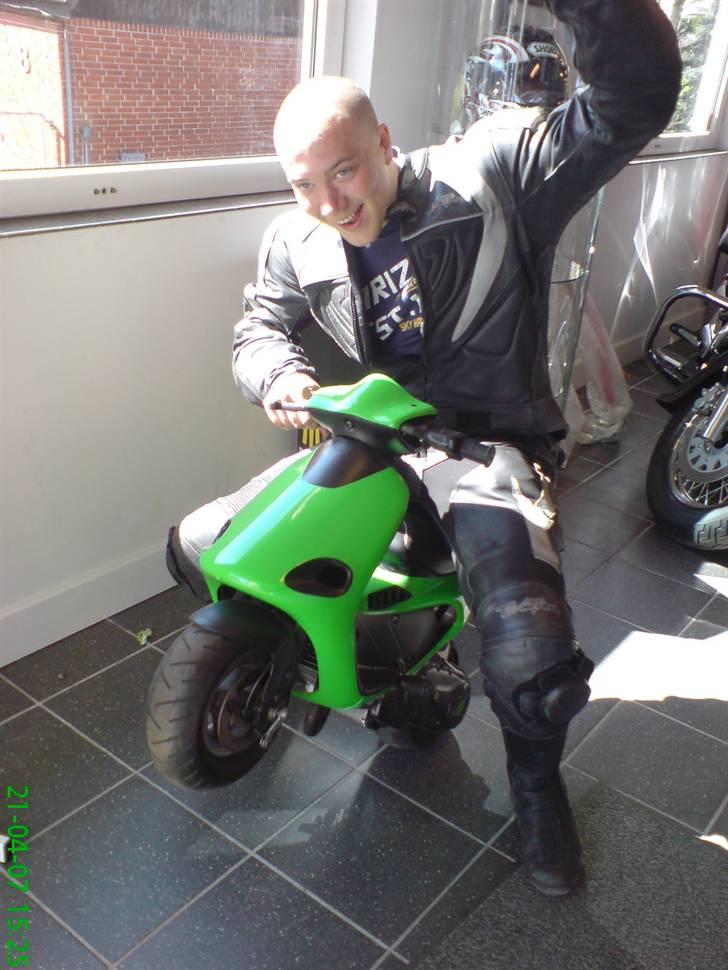 Åbent hus Rydberg MC/ Pitværkstedet! - Stoffer giver den FULD gas med Wheelie og hele pisset :) Drømme Mc'en Kawa YHU1800 billede 1