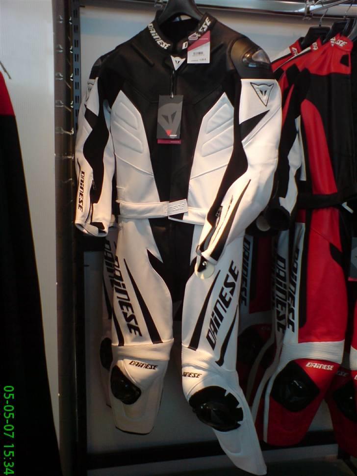 Julemærketur + (hein gericke) - Cool nok, synd det hvide læder hurtigt bliver så grimt.. billede 5