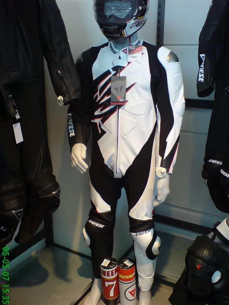 Julemærketur + (hein gericke) - Cool nok, synd det hvide læder hurtigt bliver så grimt.. billede 6