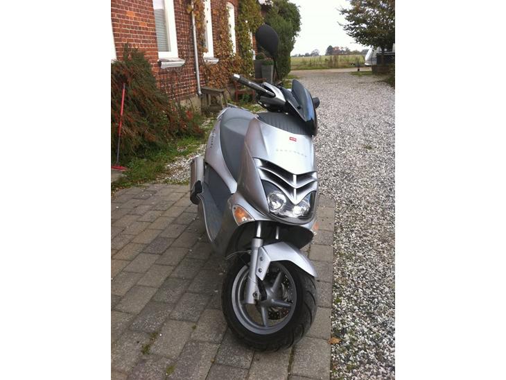 {{currentPhoto.altText}} billede {{currentPhoto.number}}