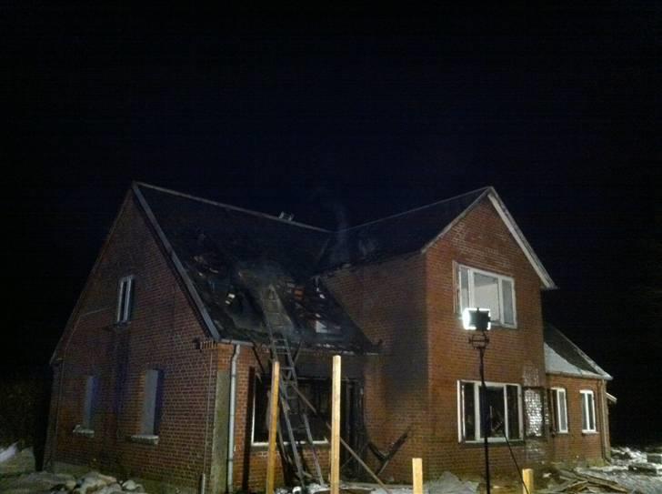 Indbrud/brand i Hatten MC - Set fra haven. billede 2