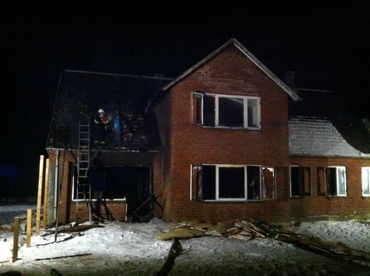 Indbrud/brand i Hatten MC - Set fra haven. billede 3