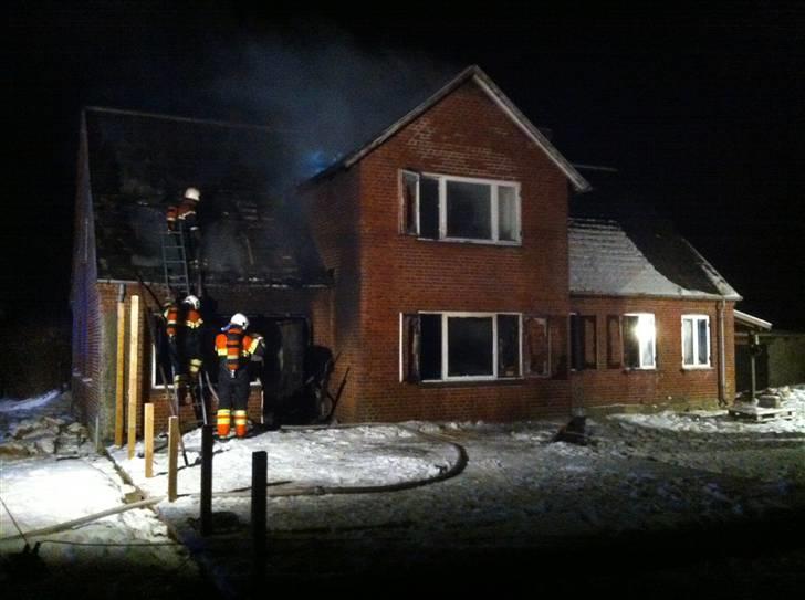 Indbrud/brand i Hatten MC - Set fra haven. billede 5