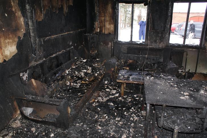 Indbrud/brand i Hatten MC - Sofaarrangement i stuen. billede 6