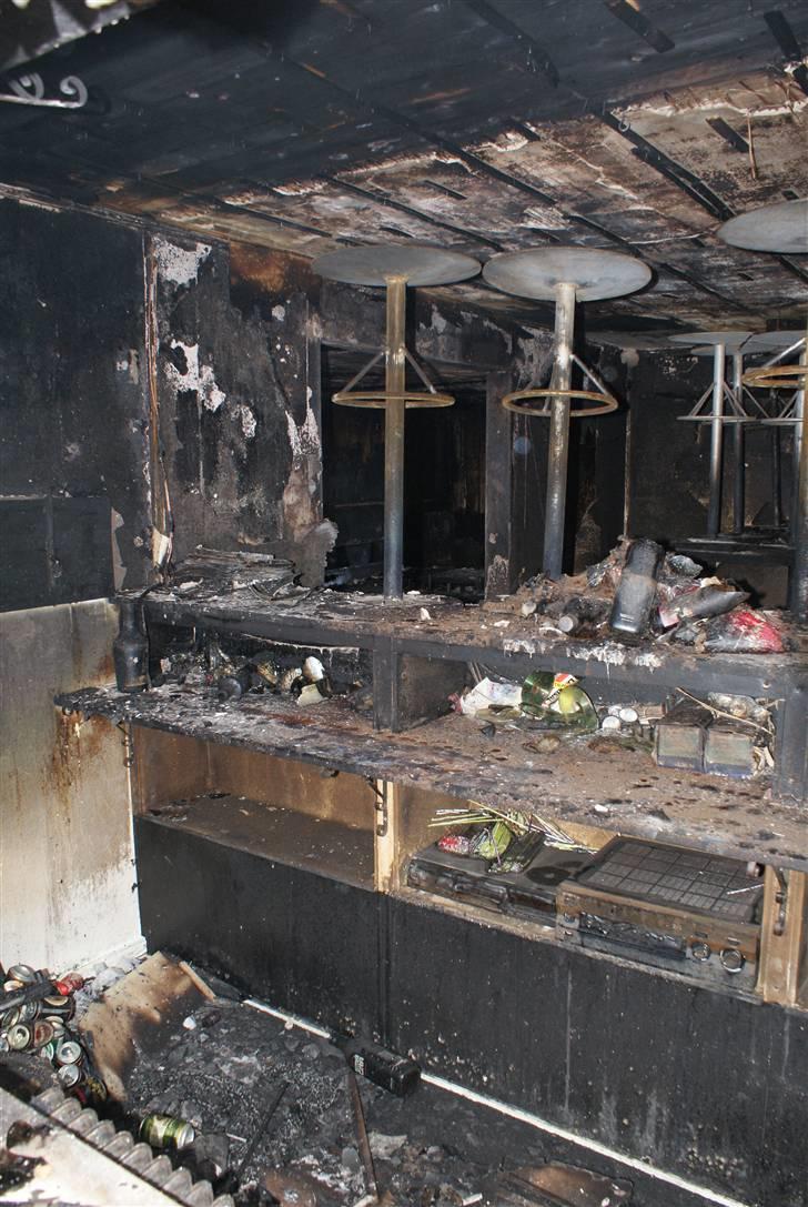 Indbrud/brand i Hatten MC - På væggen her til højre hang der sprutflasker. De slatter er også stjålet.. :/ billede 10