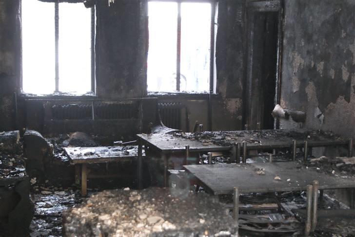 Indbrud/brand i Hatten MC - Stuen, hvor der har været godt gang i den.. billede 34