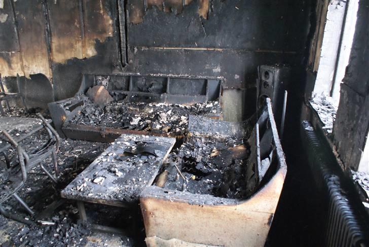 Indbrud/brand i Hatten MC - Stuen, hvor der har været godt gang i den.. billede 39