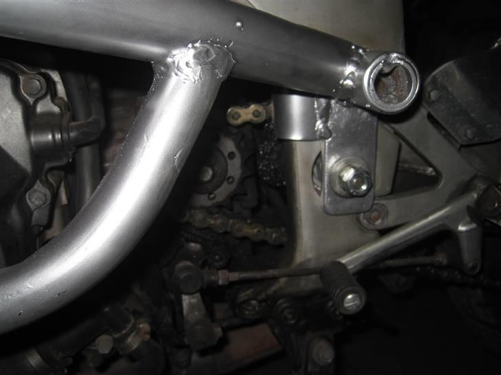 Honda sæsonklar  - Bagerste ophæng , 2x10mm. både på stel og motorophæng billede 14