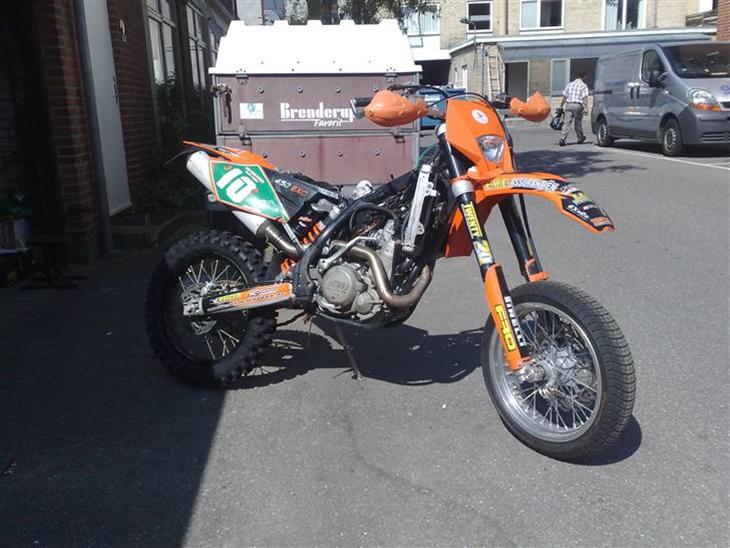 {{currentPhoto.altText}} billede {{currentPhoto.number}}