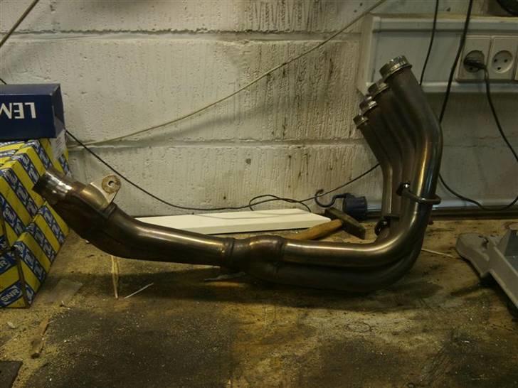 Hjemmelavet "racer" udstødning R6 06-> - Så er forrøret stort set færdigt. billede 5