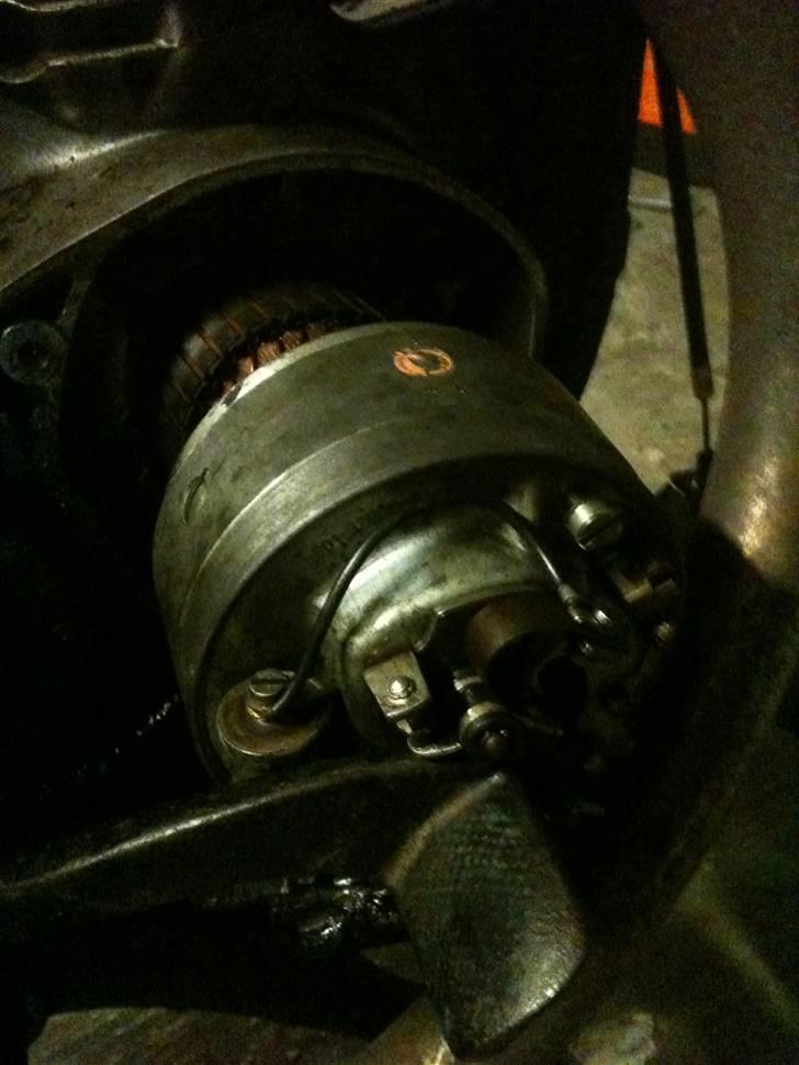 Elektronisk tænding på DKW'en - Ankeret (med spolen indvendigt) kan ikke gå fri, og man kan risikere at skulle løsne bagbremsen. billede 2