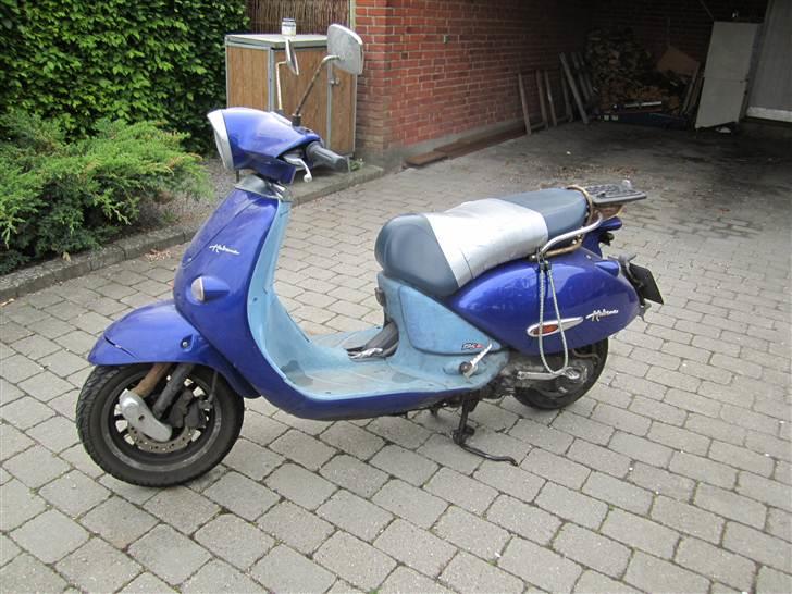 Aprilia Habana 125ccm - retrofit - Lidt huller i sædet, men bliver reddet op på, når det nye "skind" kommer på :) billede 3