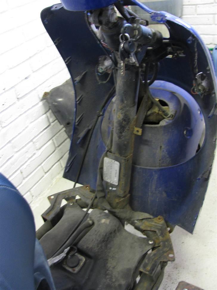 Aprilia Habana 125ccm - retrofit - Stellet skal vidst lakeres en smule op :) billede 7