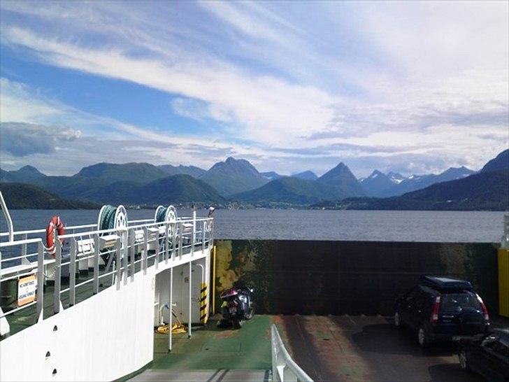Ferie foto fra Norge.  DEL 2. - FÆRGEOVERFART MED UDSIGT OVER NORSK FJORD... billede 16