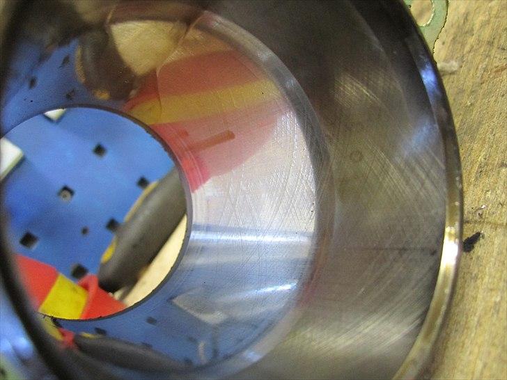 Aprilia Habana 125ccm - retrofit - Ja da, efter  ca 20.000km, og en 10 år gammel motor, så er det da meget pænt at man stadig kan se honings mærkerne:) billede 16