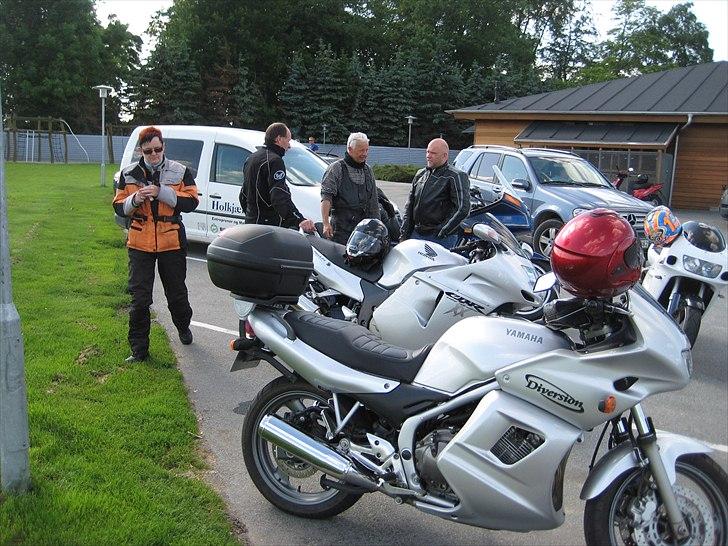Biker Meet ved Mc Broombasserne - Så er vi ved at være samlet billede 2