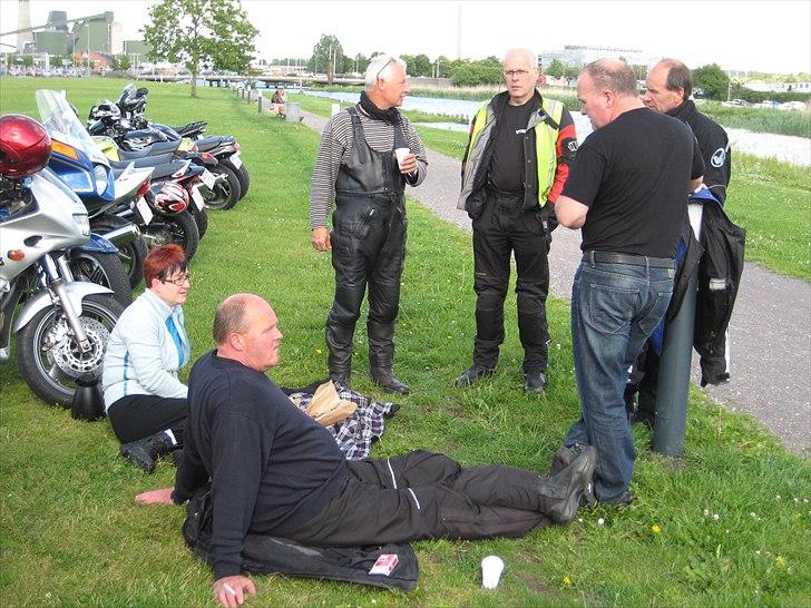 Biker Meet ved Mc Broombasserne - Og kaffen blev indtaget, Henrik havde købt kage :) billede 6