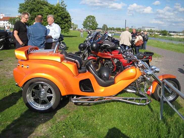 Biker Meet ved Mc Broombasserne - Ja, og sådan en var også mødt frem billede 10