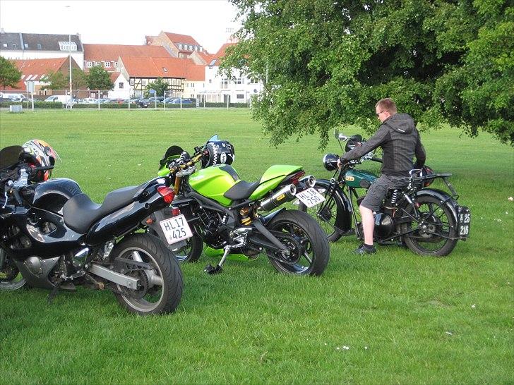 Biker Meet ved Mc Broombasserne - Nyt og gammelt i skøn forening billede 14
