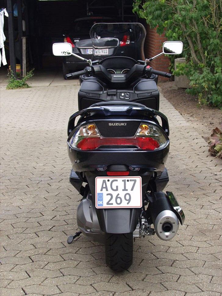 Mine MC-scooter  - Her ser i så min Helle bag fra, det er der mange andre der også har.
Hun har en flot røv, men der er ikke den samme stil over den som på Lone. billede 7