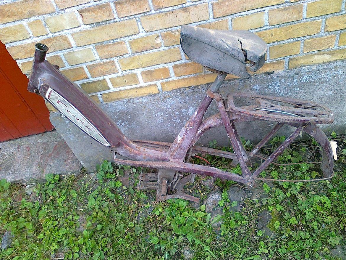 Gamle knallertdele jeg har liggende billede 9