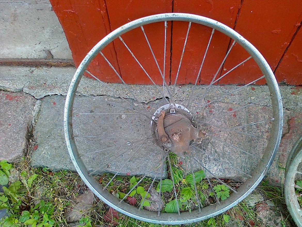 Gamle knallertdele jeg har liggende billede 12