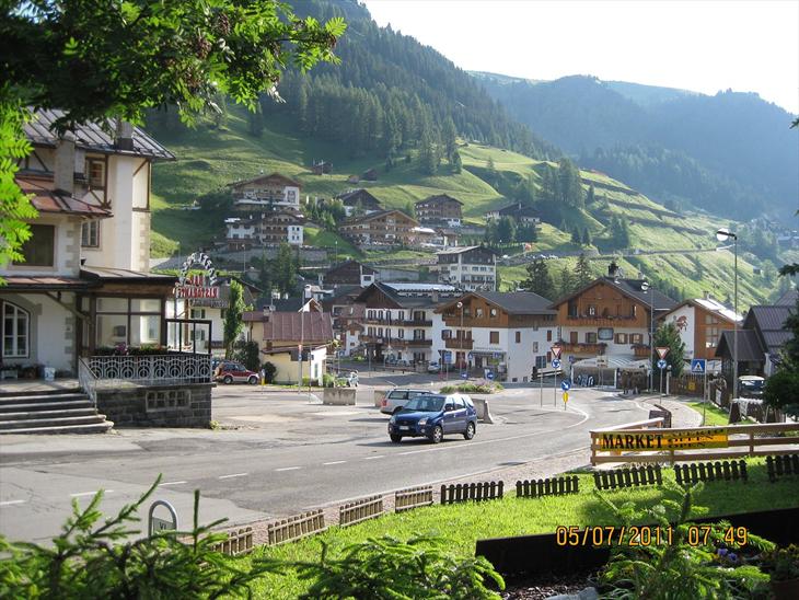 Dolomitterne 2011 - Arabba i Dolomitterne er en rigtig hyggelig og ganske pæn by. billede 0