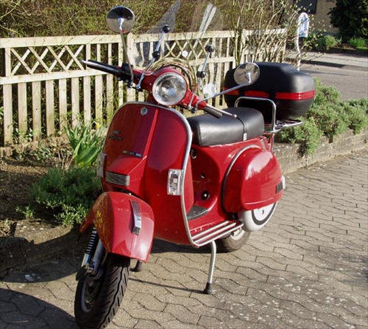 Mine MC-scooter  - I 2008 købte jeg så denne LML Star den svarer til en Vespa  PX150 vi kunne ikke rigtig sammen, for hun var født på en Mandag. billede 3