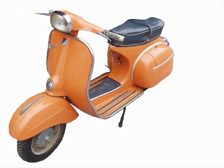 Mine MC-scooter  - Da' jeg i 1982 købte denne Vespa Sprint 150cc havde jeg ikke bestået kørerprøven kun teorien. billede 1
