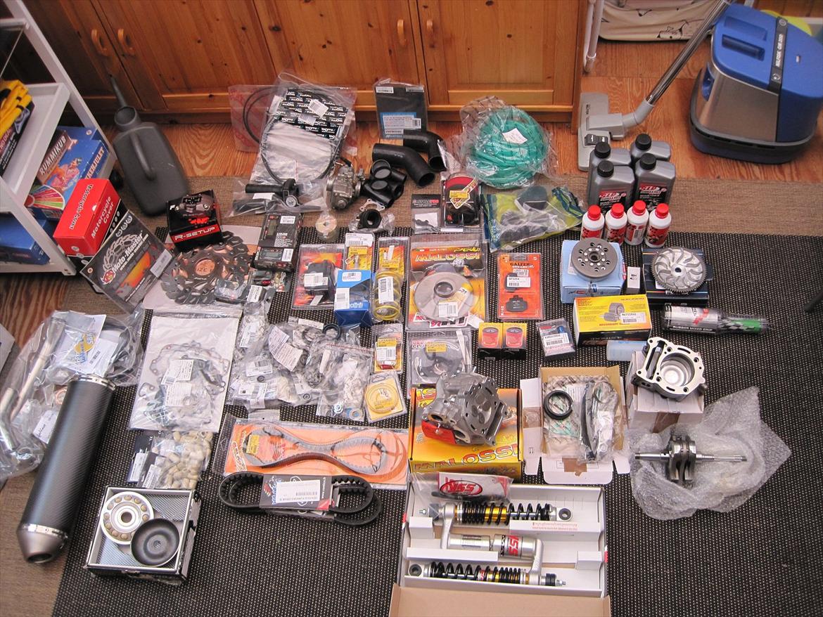 Gilera runner 278cc projekt - Nogle af alle de dele der kommer på maskinen billede 1